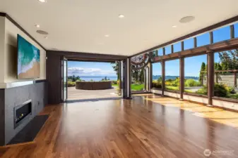 NanaWall opens for maximum views and sea air