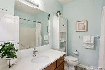 Upper Level Main Full Bathroom