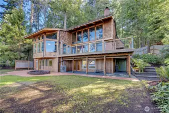 Water side house view.