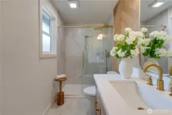 Primary 3/4 bath