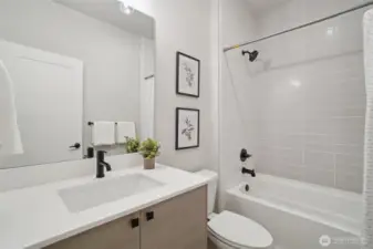 Bedroom 4 en suite full bathroom