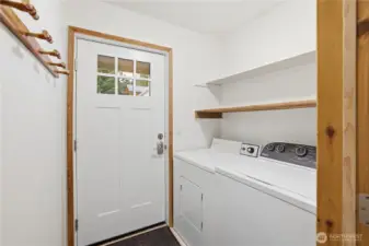 Entry/Laundry area in Main Cabin