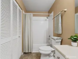 A nice sized full bathroom.