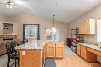 Look at all that kitchen space!