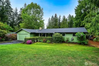 Welcome Home! Large, Level Lot!