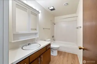 Full main bath