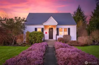 Located in the heart of downtown Snohomish, this inviting home places you steps from Snohomish High School and within walking distance of First Street.