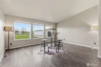 Living room/dining area