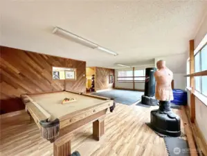 20x28 Flex room for anything you need.