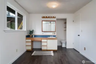 Primary bedroom w/vanity + 1/2 bath
