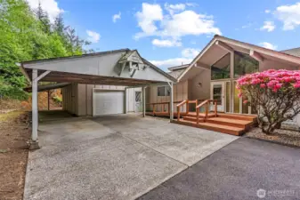 Gorgeous vaulted entry, front porch w/ramps and stairs for easy accessibility.