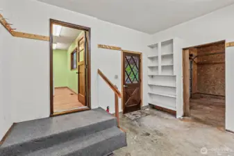 Step down from laundry room into garage...