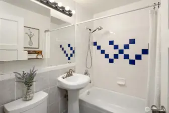 Main level full bath