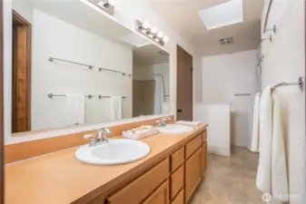 2nd floor ensuite bath
