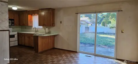 Kitchen eating area