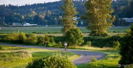 Minutes from Woodinville wine country, trails and parks.