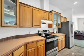 Open kitchen. All appliances stay.