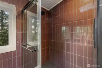 Tile surround in the primary bath shower