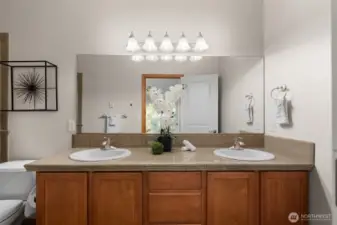 Double sink in main bathroom
