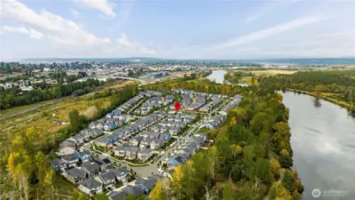 Close to I5, HWY 2, and future light rail stop.