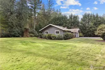 Expansive level yard