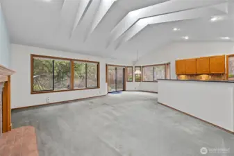 Looking out, you feel you are in your own world. Privacy and nature.