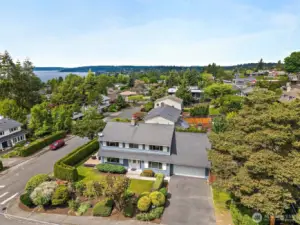 Leveled corner lot close to everything!