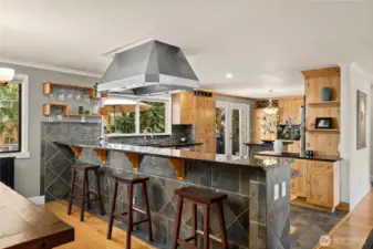 Kitchen breakfast bar