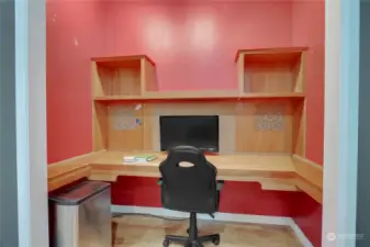 Built-in desk area