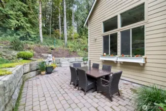 Dine in nature in your private oasis.