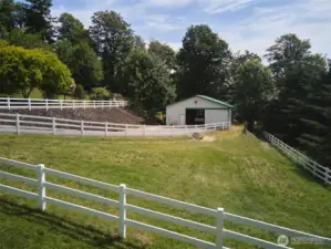 Barn and gorgeous fencing!