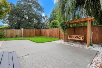 Entertainment sized back patio with gondola and swing