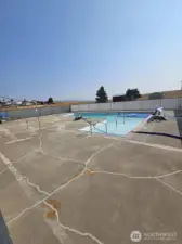 Outdoor community pool for Sunlight Waters Country Club