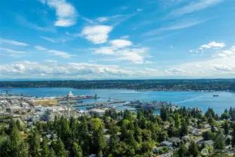 Minutes to shipyard and Seattle ferry!