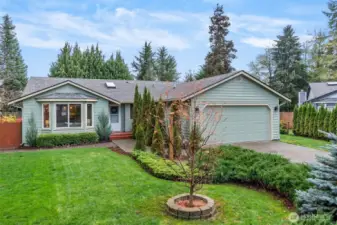 This charming, updated, single-story home sits on a  beautifully landscaped .3 acre lot in peaceful Parkridge. The home features 3 bedrooms, 2 bathrooms, 2 living spaces & fabulous indoor-outdoor living/entertaining options!