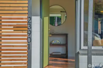 Let’s step inside this beautifully refreshed Mountlake Terrace rambler ?