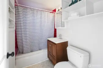 Well-maintained full bath with classic styling.