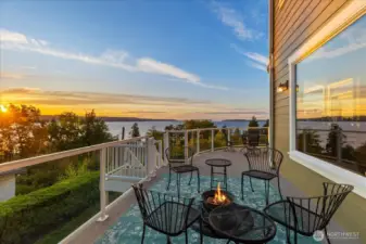 Main floor entertaining deck with covered BBQ area, Sept fireworks viewing from here!