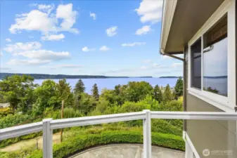 Primary balcony facing NW