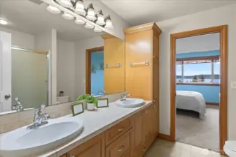 Upper jack Jill bath