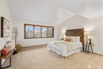 Huge primary bedroom