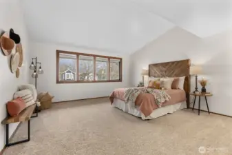 Huge primary bedroom