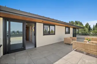 Second floor deck with Lake view and Mt Baker