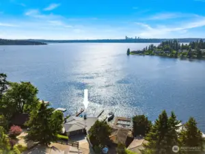 Embrace the allure of a dreamy waterfront property—live your best lake life!