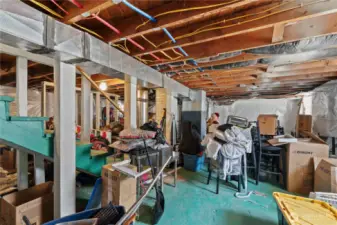 Large basement area - ready for your creative energy!