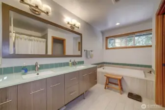 Soaking tub