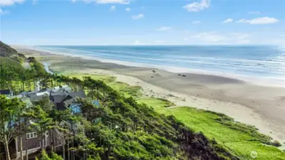 Just three hours from Seattle, go barefoot and wiggle your toes in the soft sand as you take in the breathtaking coastal views.