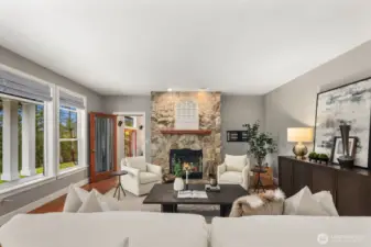 Family mom that flows to kitchen