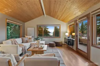 Welcome to your refined Edmonds treehouse!