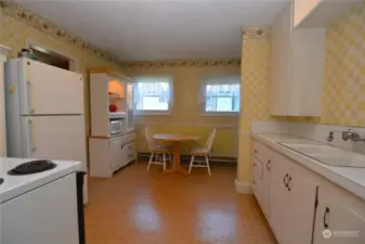 Kitchen/Dining Area